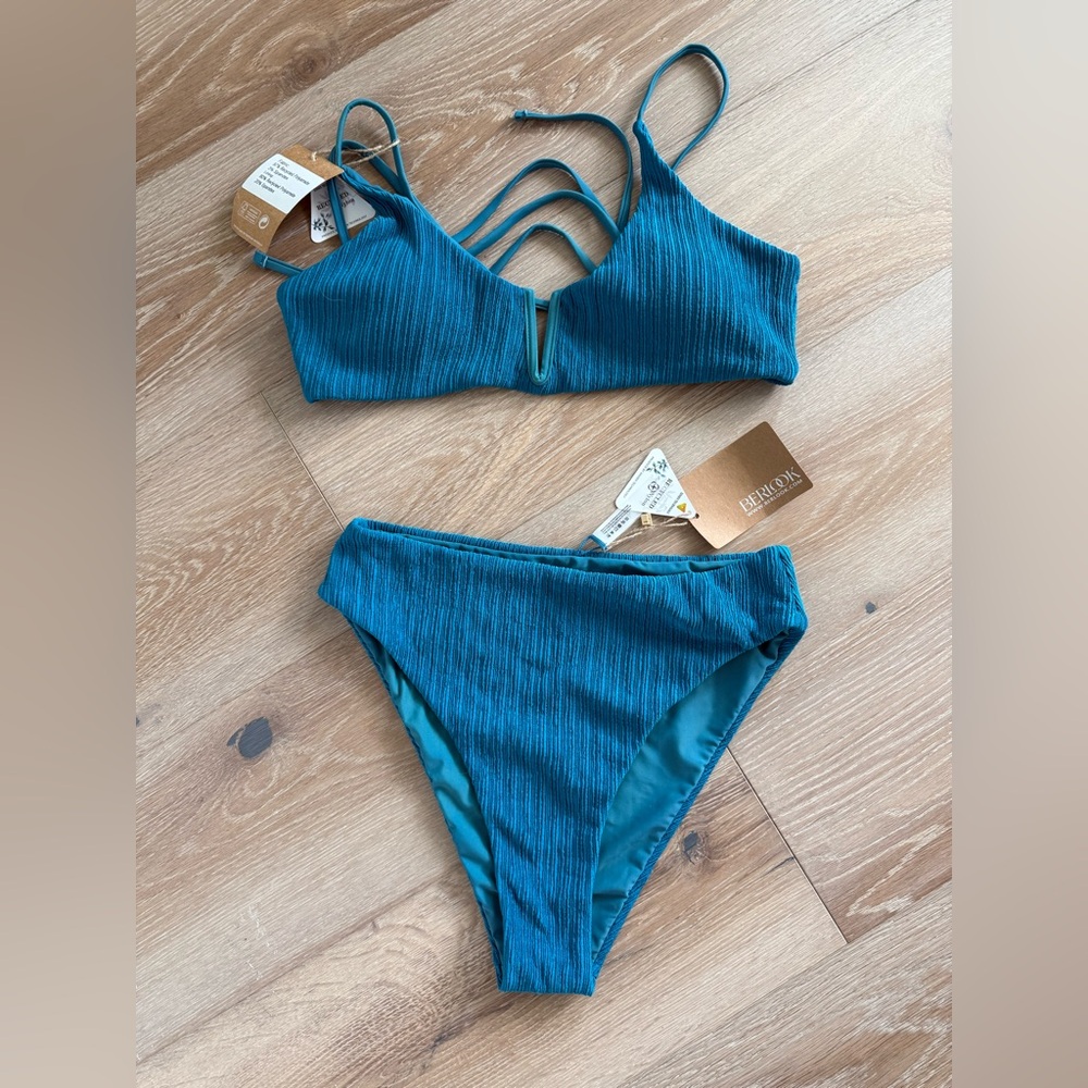 Vibrant Blue Ribbed Bikini Set with Sporty Bralette